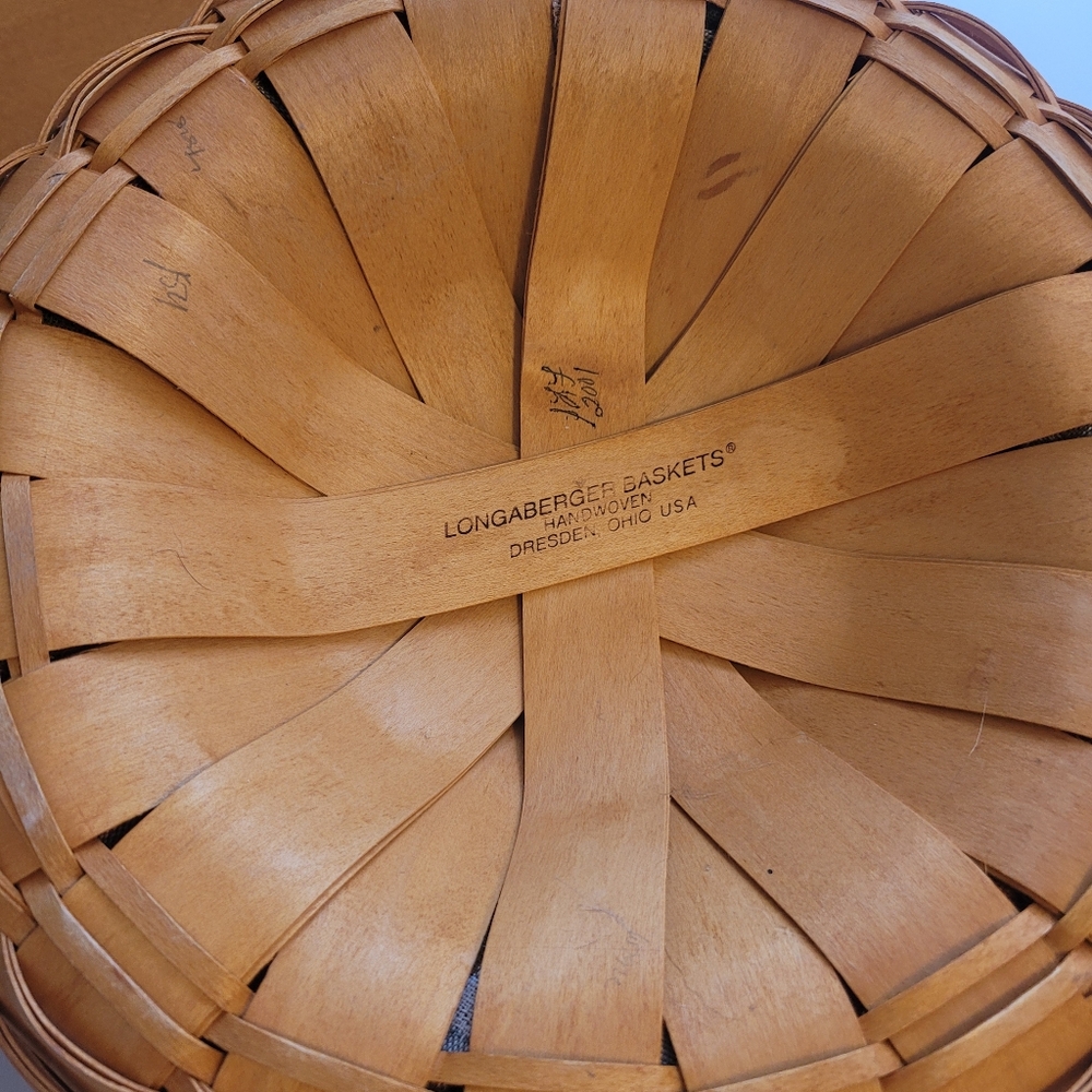 Longaberger, Apple Basket with Lid ,, Liner & Protector - Picture 4 of 6